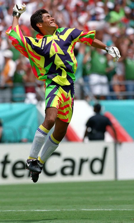 1994-0624-Jorge-Campos-Mexican-National-Team-uniform.thumb.jpg.4f41b27cf9645219c39b099530f9a756.jpg