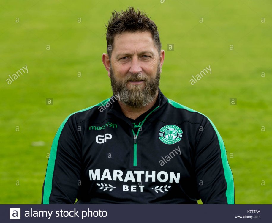 garry-parker-hibernian-coach-K72TAA.thumb.jpg.cee2e1f537417a81065a659183300257.jpg