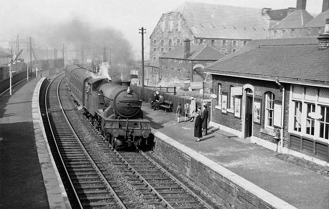 0_edinburgh_transport_railways_dy_gorgie_station_67605_apr_21_1958.jpg