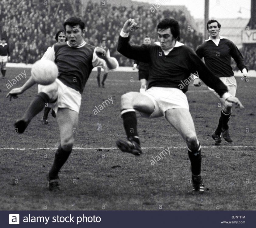 season-19691970-hibs-v-hearts-easter-road-edinburgh-eddie-thomson-BJNTRM.jpg