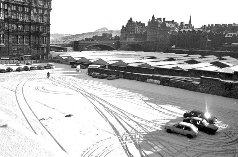 0_around_edinburgh_-_waverley_market_roof_demolition_1979_000-000-545-106-c_768.jpg