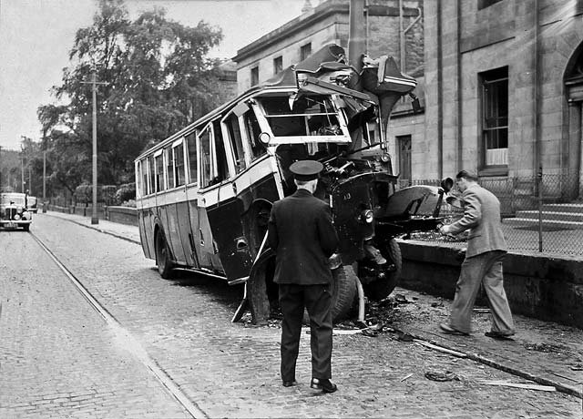 0_street_views_-_inverleith_row_lamp_post_bus_crash_a13_horizontal.jpg.b21b588351af739374427d3439d61e57.jpg