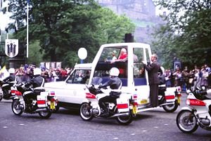 Papal_visit_to_Scotland_1982.JPG.346aa3dceda5d504ef960b814ecb6b6b.JPG