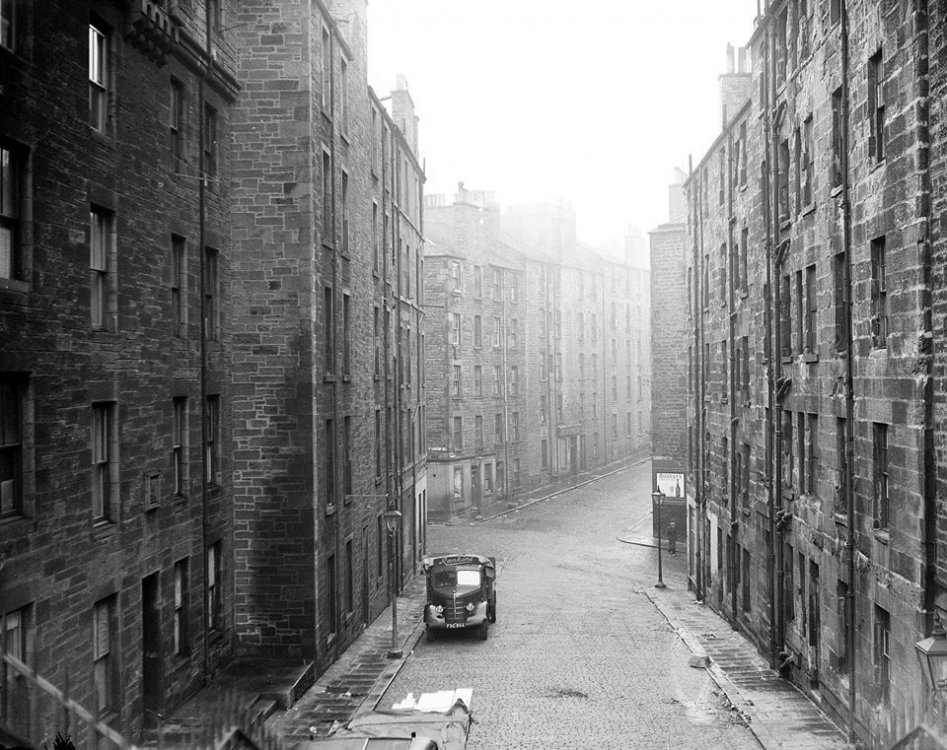 Heriot Mount 1957 - Carnegie St ahead Dumbiedykes Rd to right St Leonards Hill left.jpg