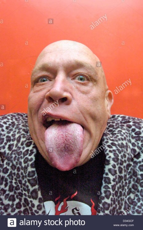 buster-bloodvessel-of-the-ska-band-bad-manners-at-the-newport-centre-D34GCF.jpg