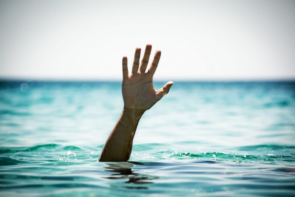How-Do-You-Know-When-Someone-is-Drowning-1200x800.thumb.jpg.4119501237365db4a963484be5485976.jpg