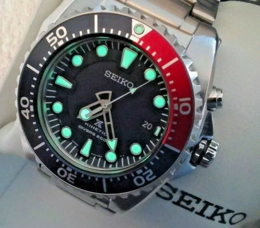 Seiko-Mens-Pepsi-Kinetic-200-Meter-Diver-SKA759-PROSPEX-Dial.jpg