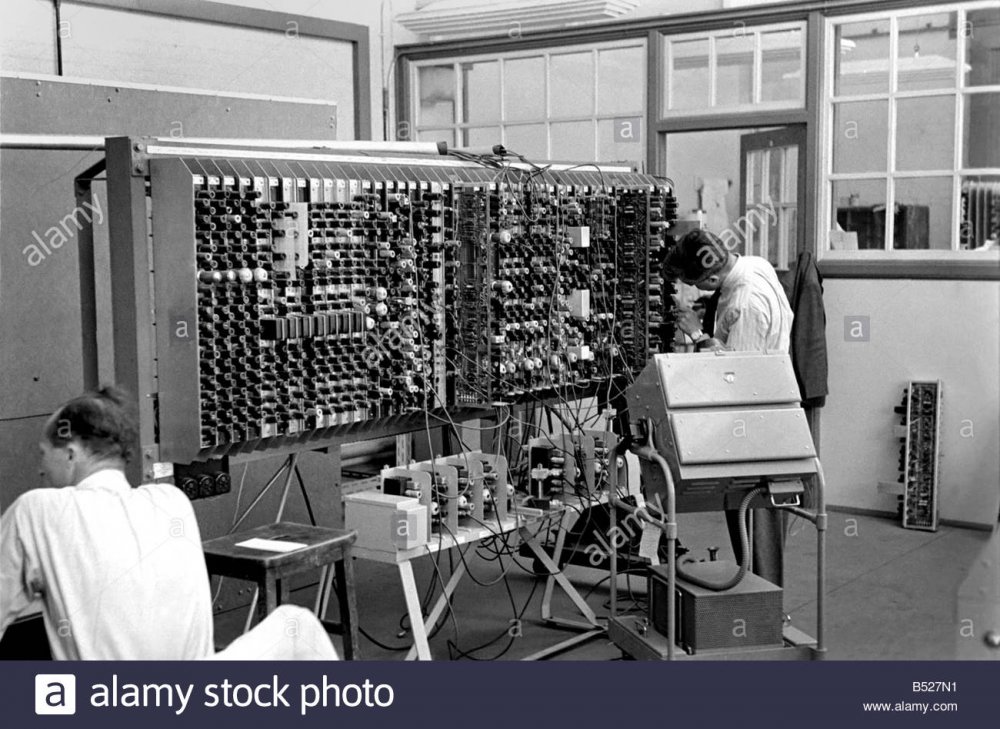 mechanical-brain-one-of-the-first-computers-to-be-used-in-business-B527N1.jpg