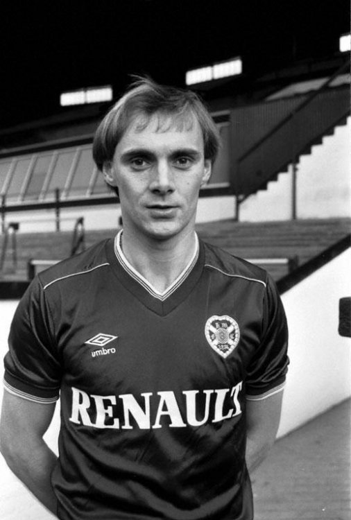 Andy Watson signs to Hearts 1984.jpg