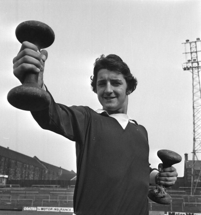 Lawrence Tierney at Tynecastle.jpg