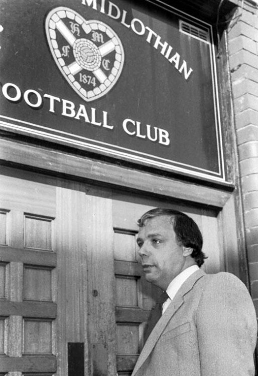 Wallace Mercer outside Tynecastle 1981-1.jpg