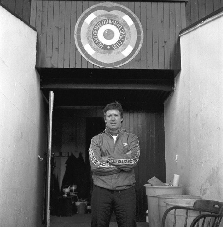 Alex MacDonald new Hearts manager 1982.jpg