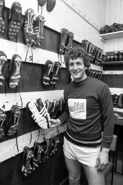 Colin McAdam signs to Hearts 1985b.jpg