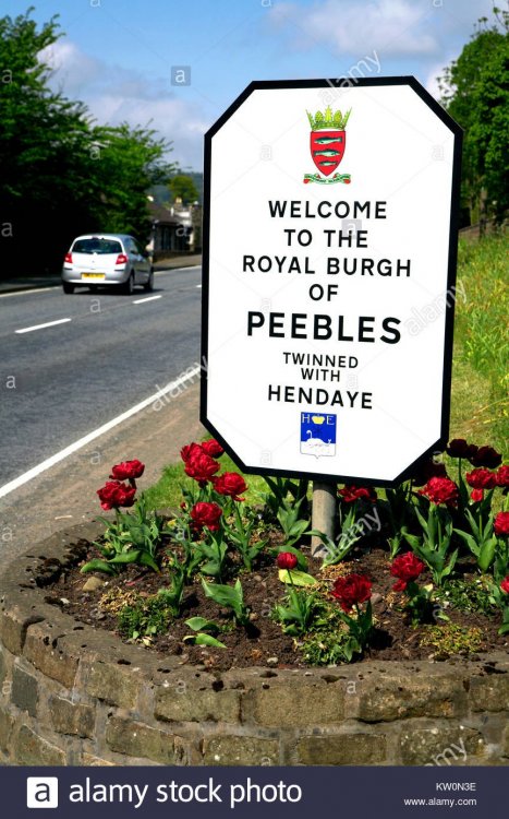welcome-to-peebles-signpost-scottish-borders-town-scotland-KW0N3E.thumb.jpg.7ee30e8b2707319452b3f859b09008cb.jpg