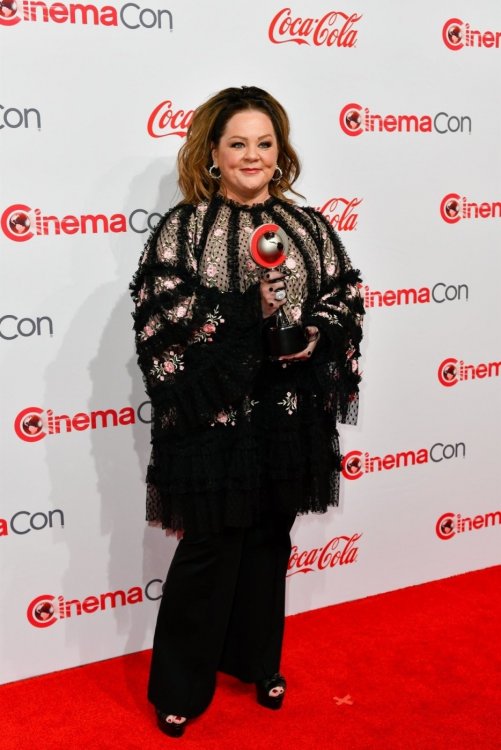 Melissa-McCarthy-7179034.thumb.jpg.c173c83a0c98fa451da67119624ac51b.jpg