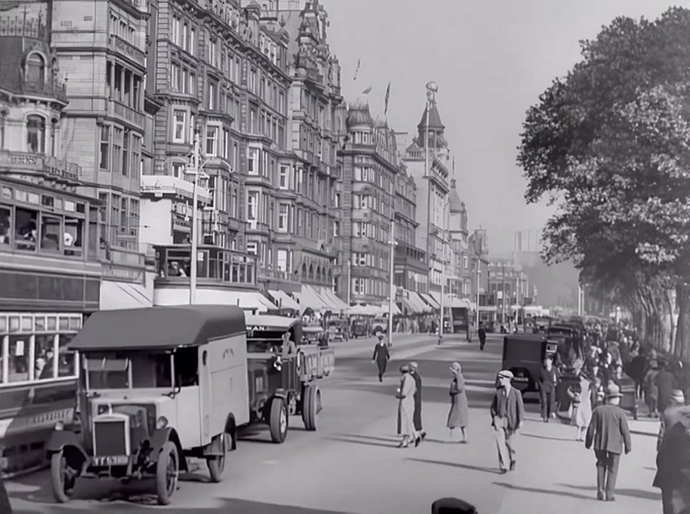0_Edinburgh-City-1934-AI-Enhanced-BW-Restored-Tone-Balanced-Sharpened-and-Upscaled-to-1080-HD-4-34-screenshot.jpg